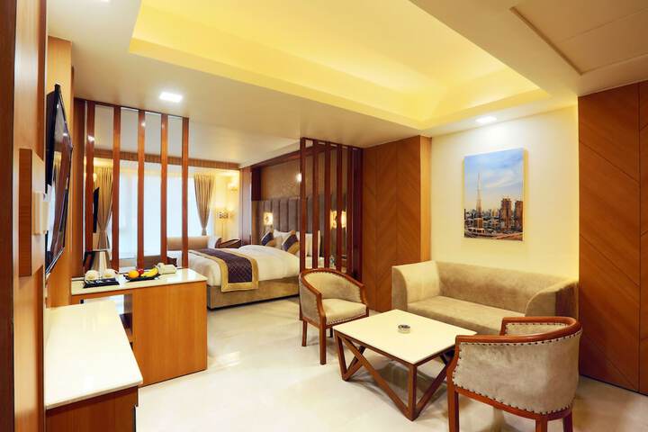Room 10 of 12