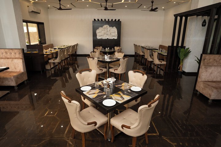 Dining 39 of 58