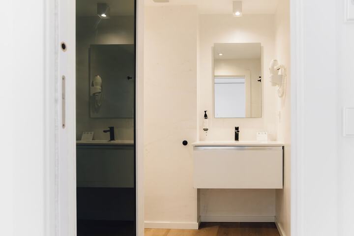 Room 6 of 30