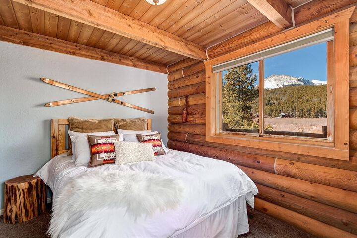 Exterior of Blue River Hideaway by Boutiq
