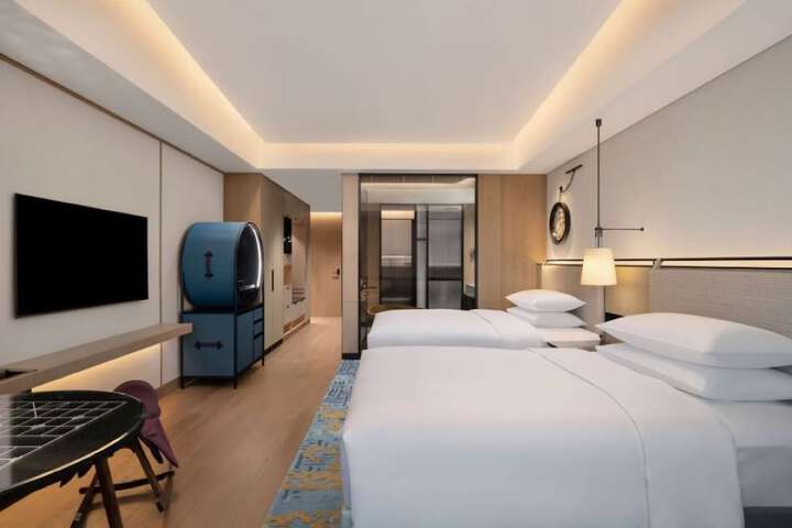 Room 21 of 194