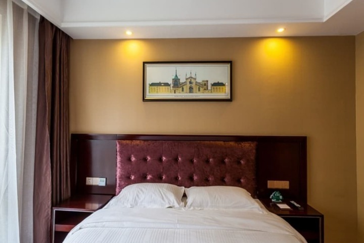 Room 2 of 40