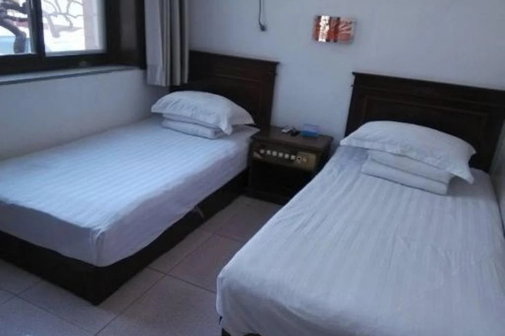 Room 4 of 10
