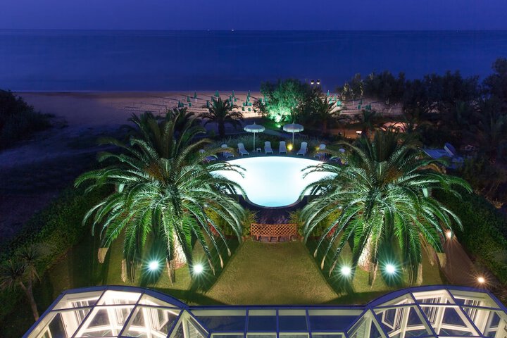 Pool Hotel