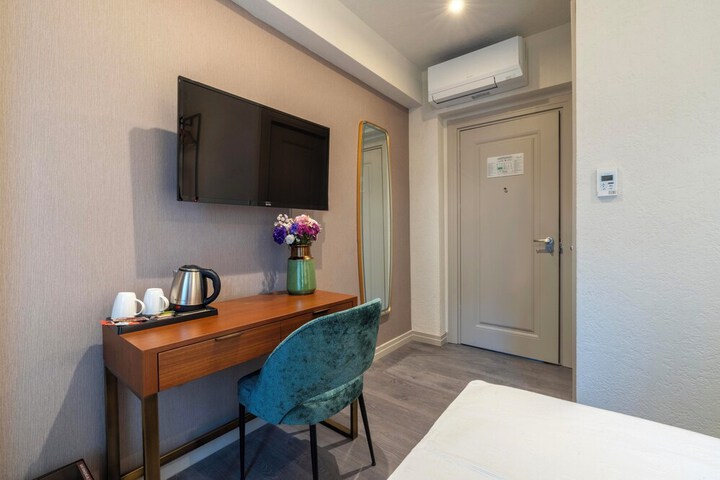 Room 14 of 64