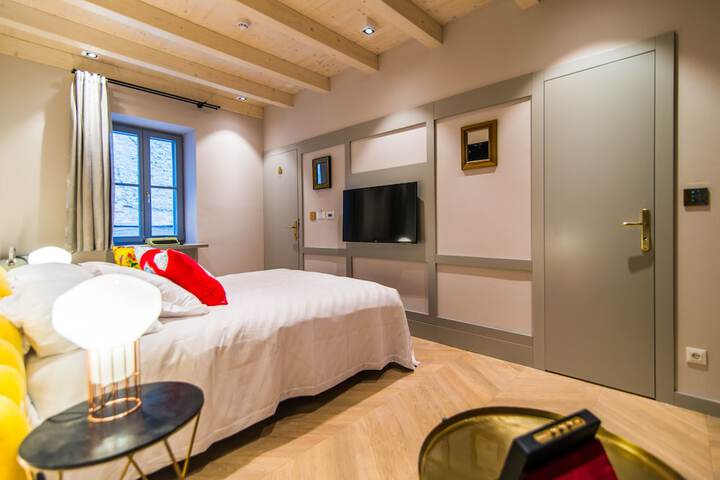 Room 7 of 192