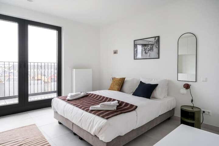 Room 6 of 33