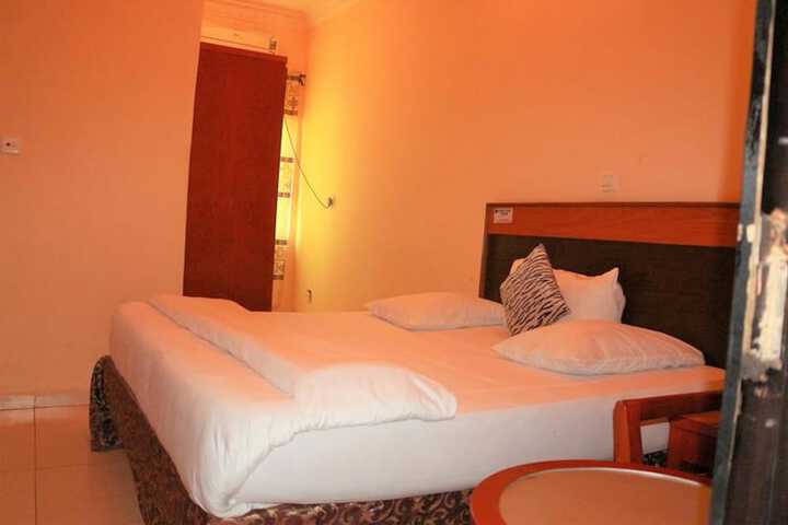 Room 3 of 18