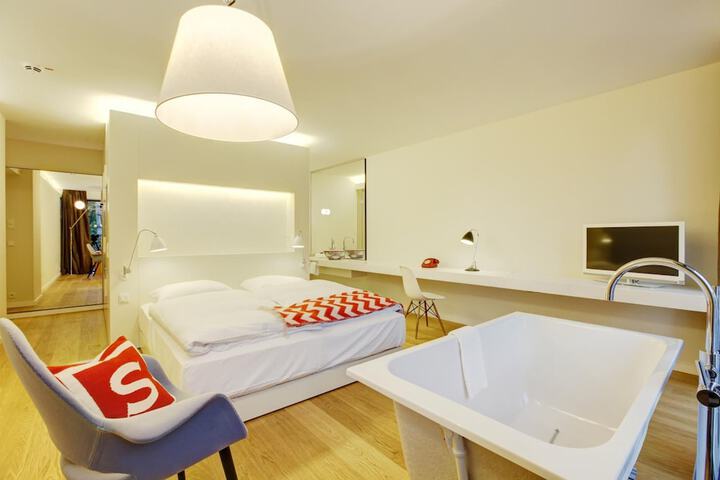 Room 12 of 35