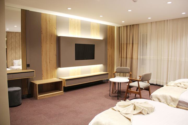 Room 7 of 27