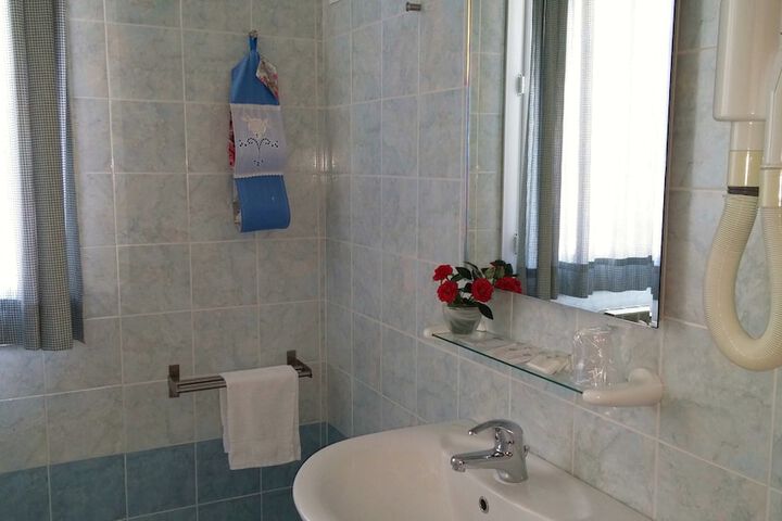 Room 120 of 170