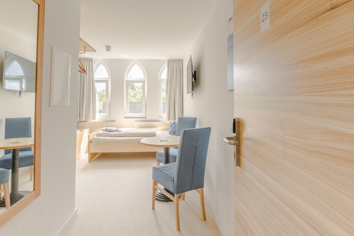 Room 13 of 48