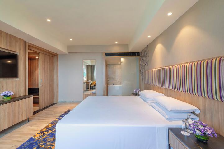 Room 29 of 87