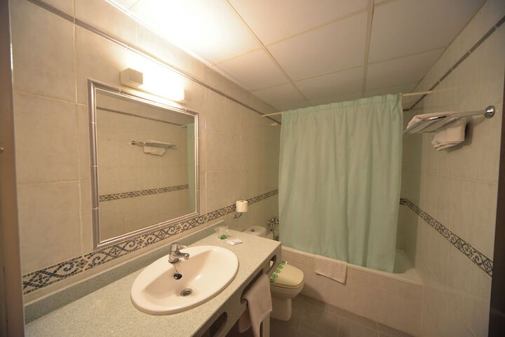 Room 8 of 18