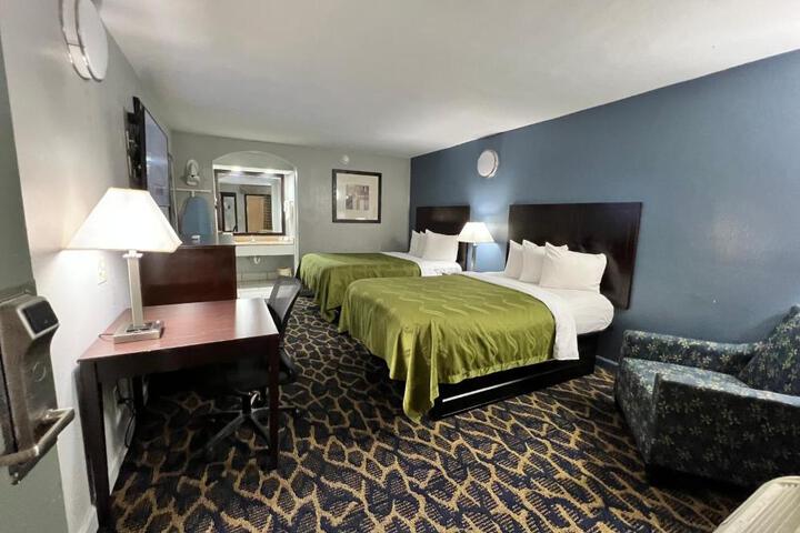 2 Double Beds (4 of 15)