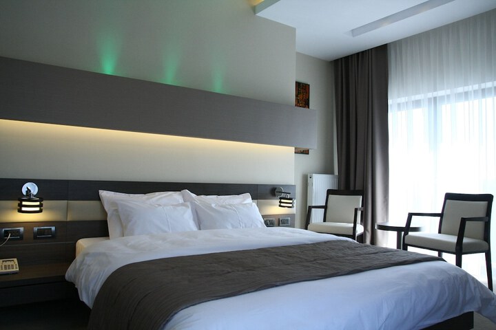 Room 3 of 43