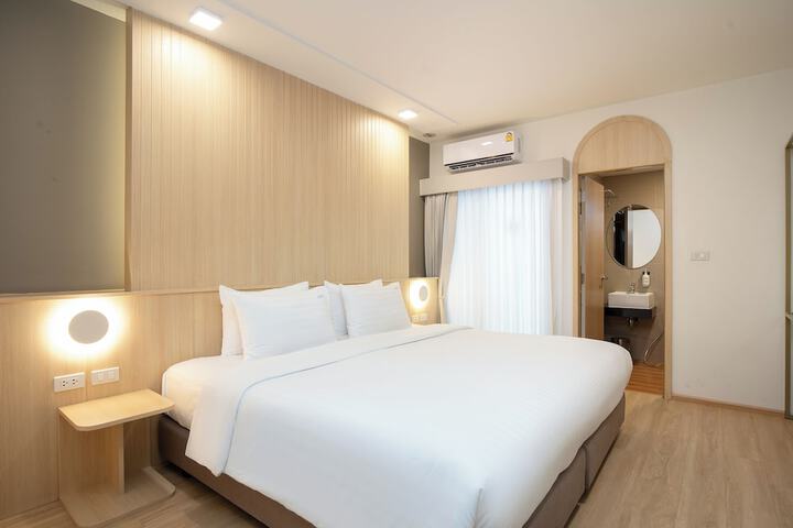 Room 33 of 85