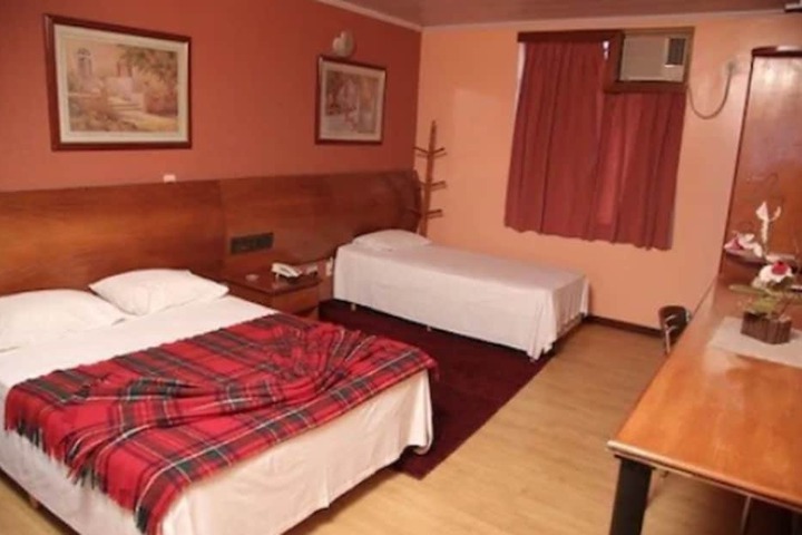Room 10 of 37
