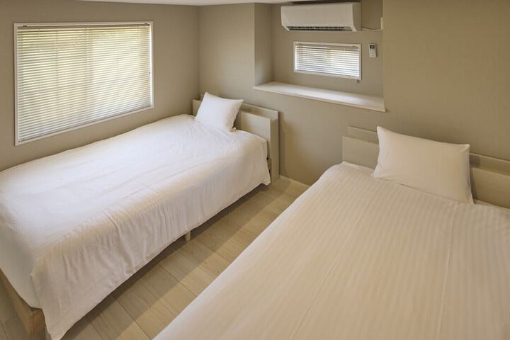 Room 15 of 34