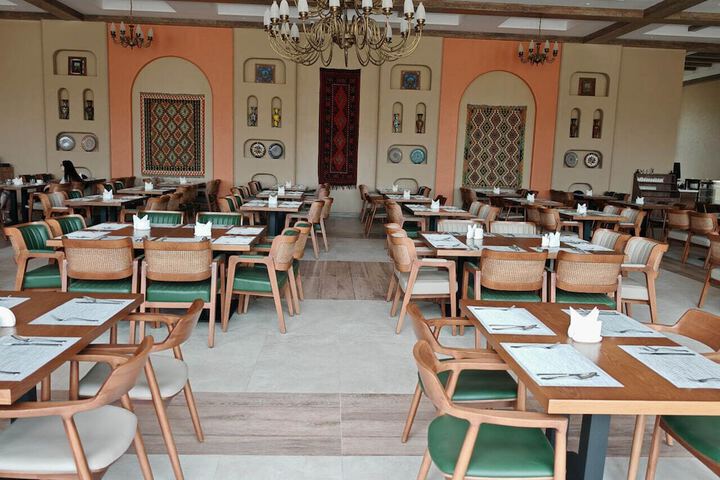 Dining 70 of 85