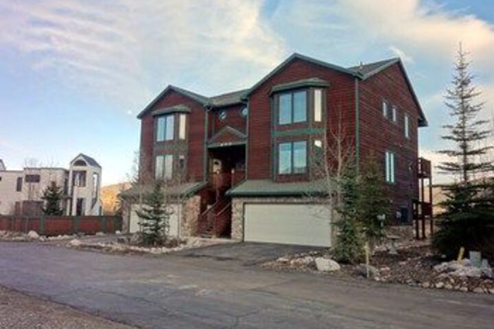 Image of Lakepoint Court