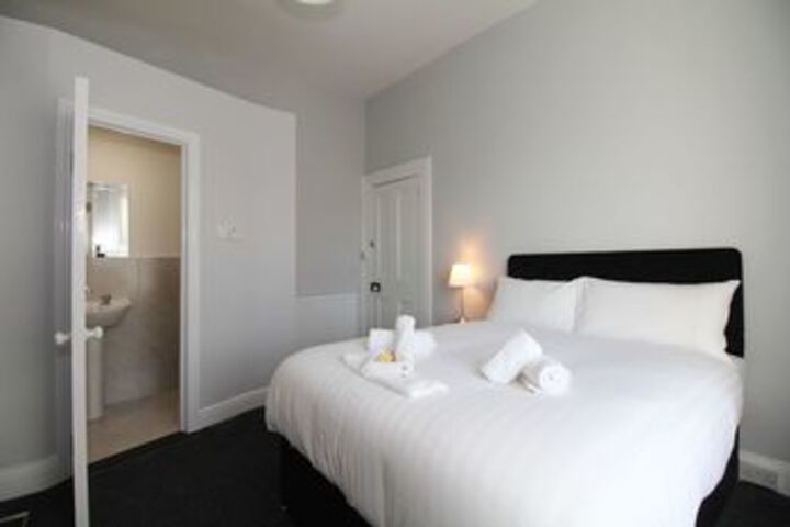 Room 9 of 26