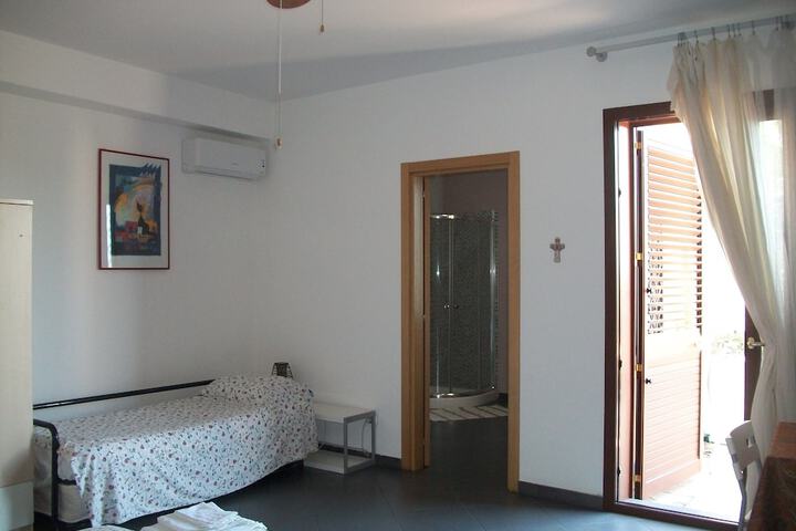 Room 16 of 40