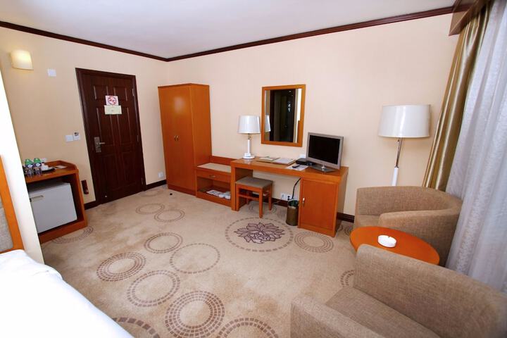 Room 13 of 28