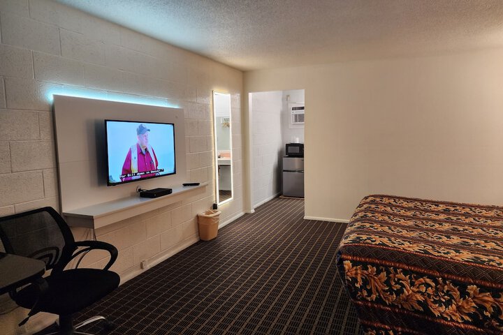 Room 12 of 37