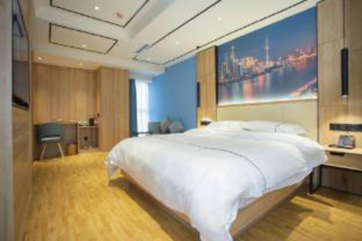 Room 4 of 6