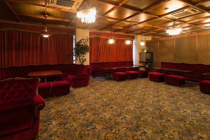 Lounge 64 of 85