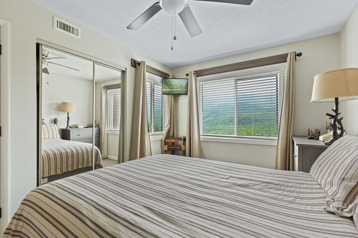 Room 3 of 102