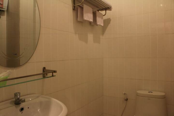 Room 25 of 46