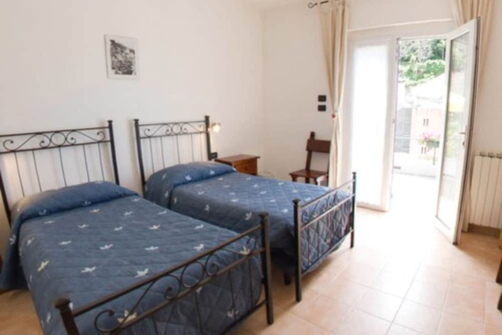 Room 4 of 28