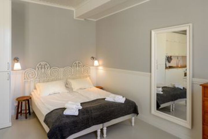 Room 52 of 75