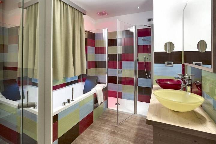 Room 26 of 38
