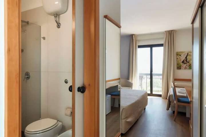 Room 21 of 131