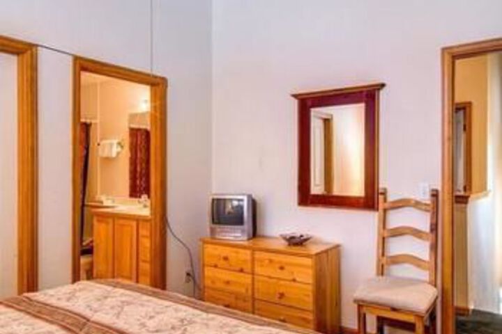 Room 11 of 28