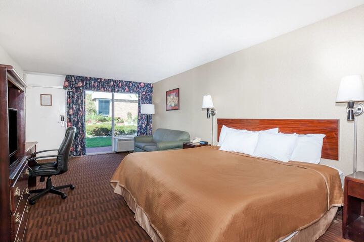 1 King Bed (1 of 7)