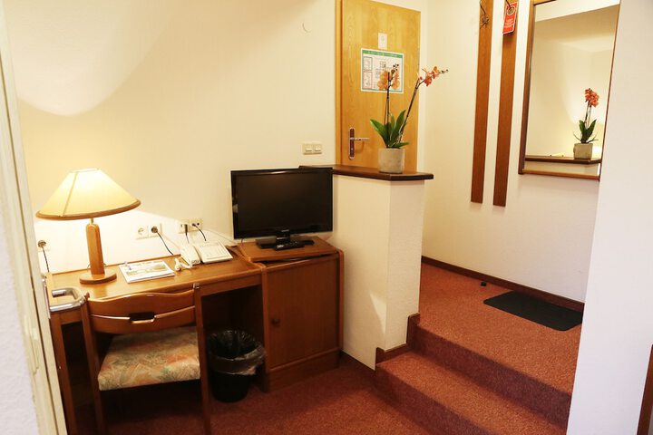 Room 27 of 54