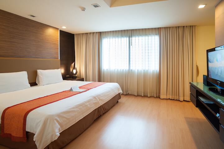 Room 28 of 83