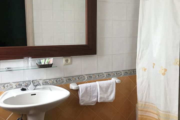 Room 15 of 36