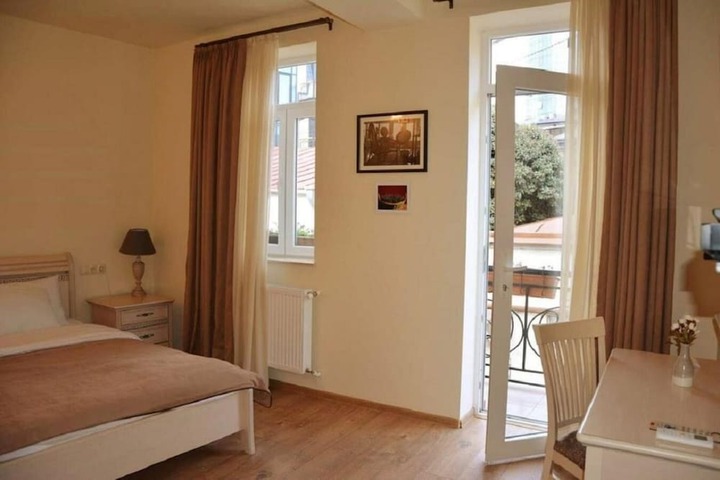 Room 7 of 27