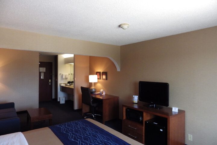 1 King Bed Suite (15 of 16)
