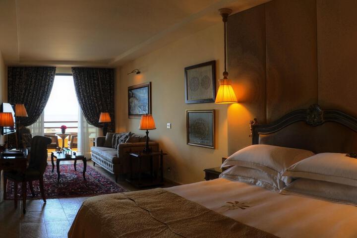 Room 35 of 80