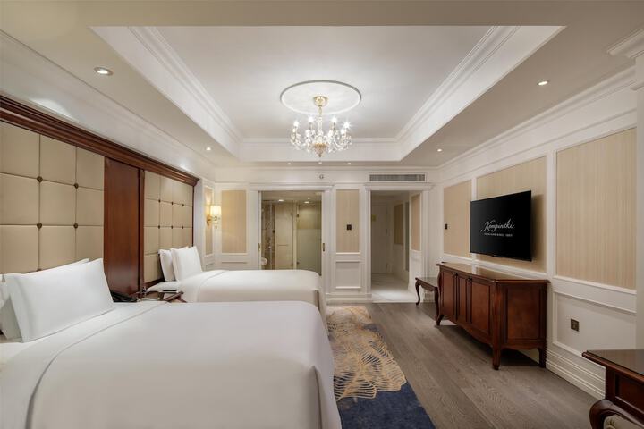 Room 319 of 378