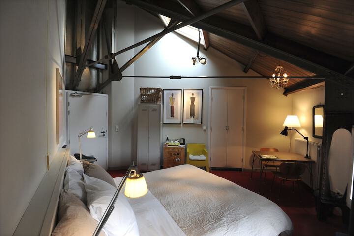 Room 18 of 48