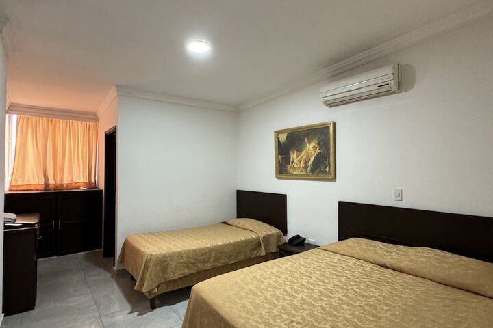 Room 35 of 65