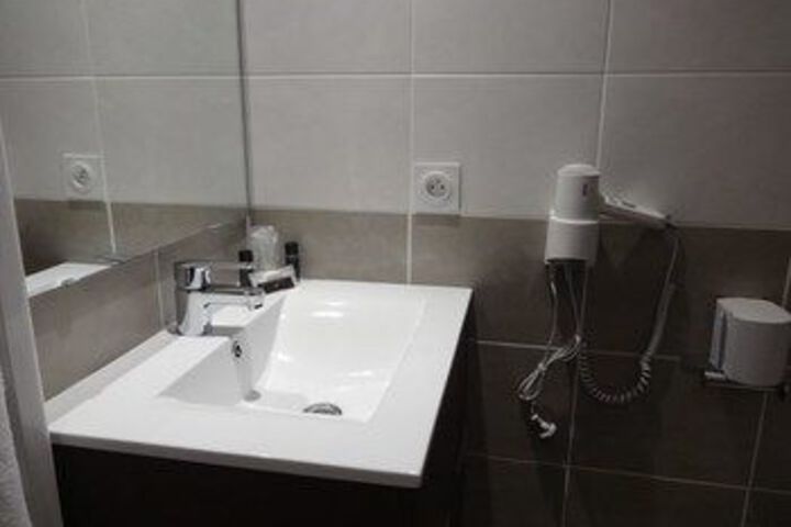 Room 3 of 34