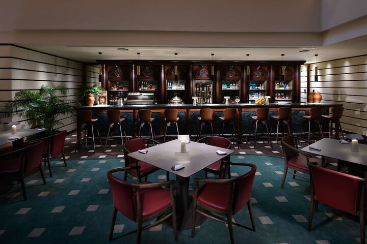 Lounge 56 of 70